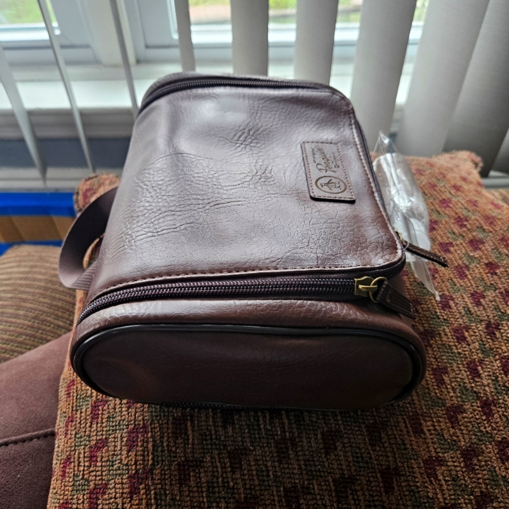 Penguin travel hand bag.